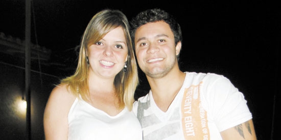 Vanessa Benelli e Fabiano Penha, que adoram uma boa baladinha, curtiram agito em fazenda na semana passada
